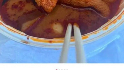瞬间食欲全无！麻辣烫外卖吃出整块抹布？门店回应