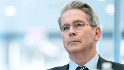 抛售280亿美债,美财长当面威胁,加税500%,话音刚落,中方正面回应