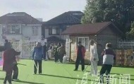 多名老人闯入幼儿园练剑健身，园方无奈报警：撬锁进来的