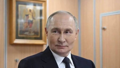 普京乘兴而归，专机还没回到本土，平地响起一声惊雷，俄军工厂又被炸成废墟，140人伤亡