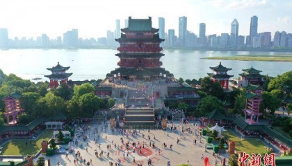 江西南昌：江南名楼滕王阁引游客纷至沓来
