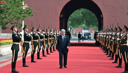 哈萨克斯坦总统刚从北京回国，就请来了美国代表团，这次是否真的能够做到“平衡“？