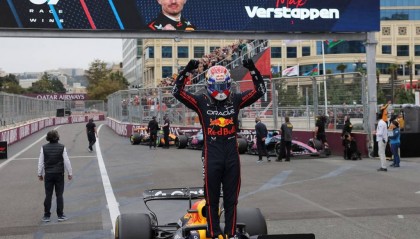 F1阿塞拜疆站-维斯塔潘无悬念夺冠 皮亚斯特里首圈撞墙诺里斯仅第7