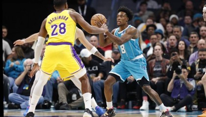 东契奇38+6+7里夫斯复出砍24分 湖人送黄蜂3连败