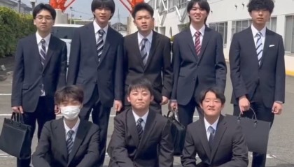 放弃考编出国学汽修 男子第一年想赚18万