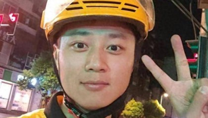 四川一公职人员下班后兼职送外卖:经单位批准,每天能赚100余元