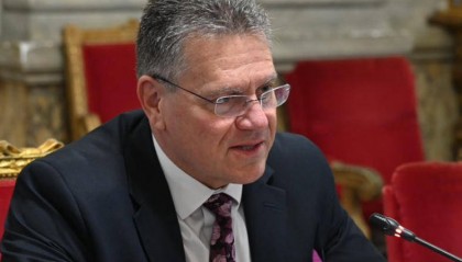 欧盟高官：向中方提交了2000份稀土申请，刚过了一半