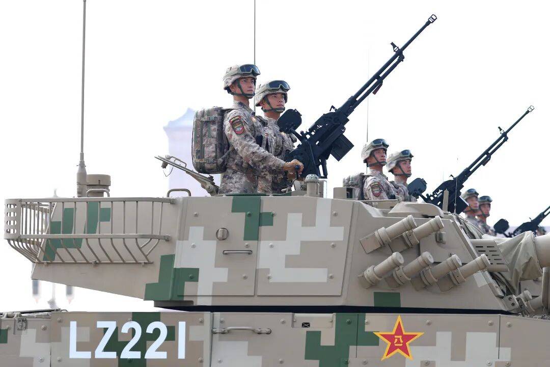 九三阅兵重磅武器汇总来了，完整视频+高清大图！中国军队装备已经Next Level，军迷变军盲
