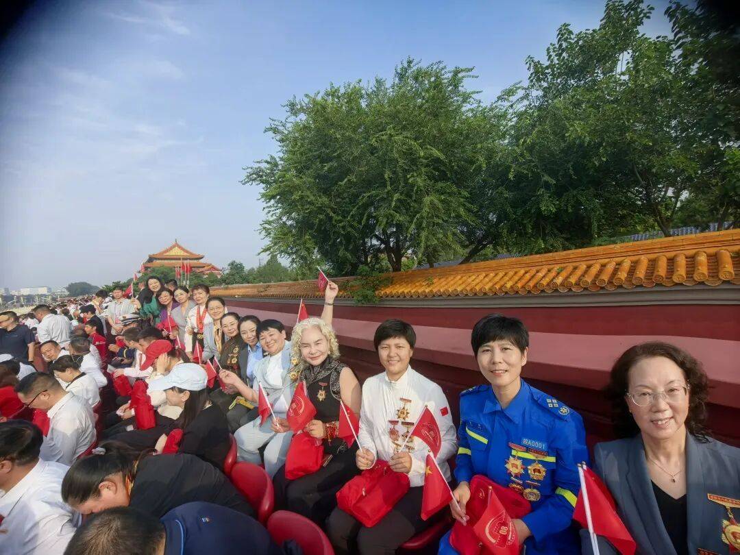 9月3日，她们在现场|12位全国三八红旗手标兵，阅兵观礼！
