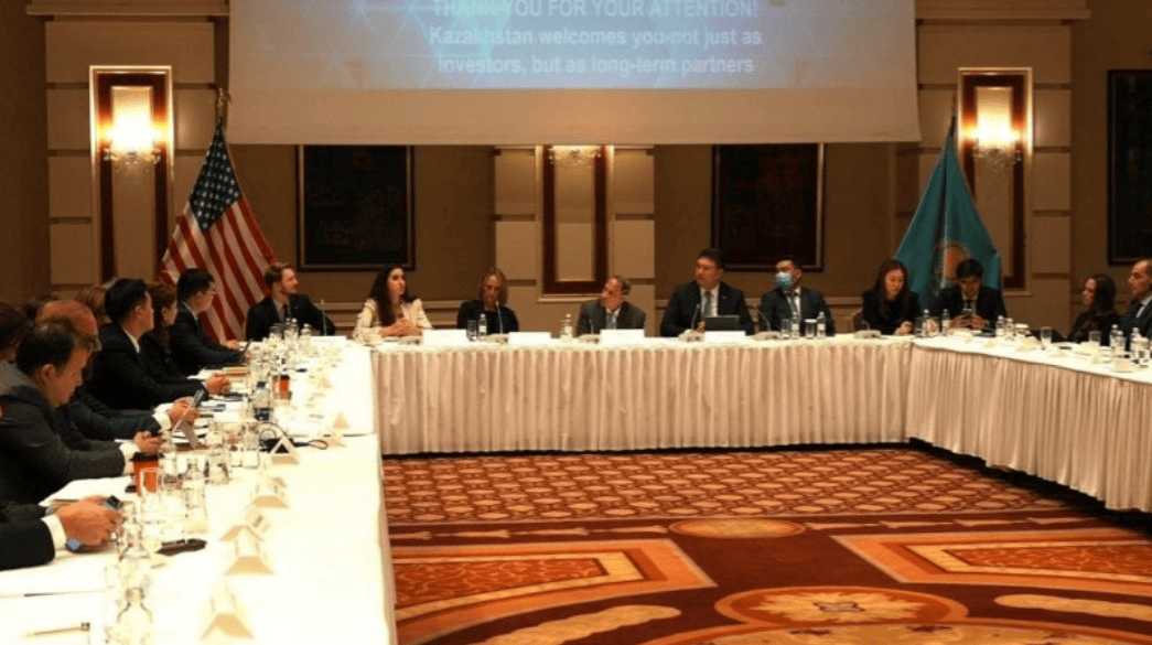 哈萨克斯坦总统刚从北京回国，就请来了美国代表团，这次是否真的能够做到“平衡“？