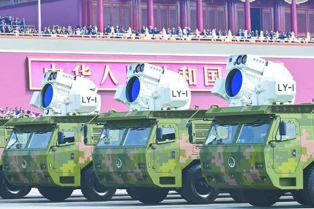 九三阅兵装备让外媒“大吃一惊”