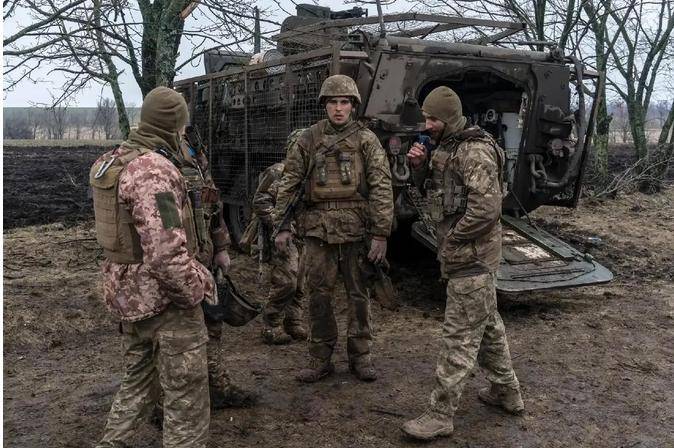 俄军在前线取得重大胜利,1.5万名乌军遭围歼,普京突然下令,保护投降乌军!