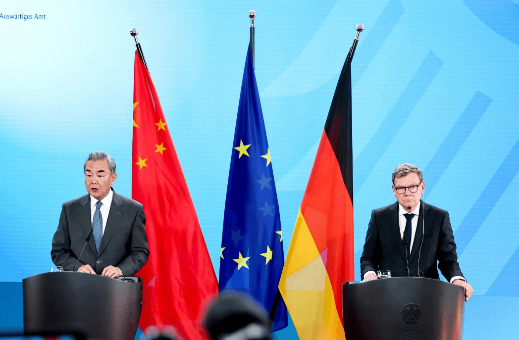 德国媒体:德国外长取消访华没错,欧洲再弱,也没弱到要举白旗的地步