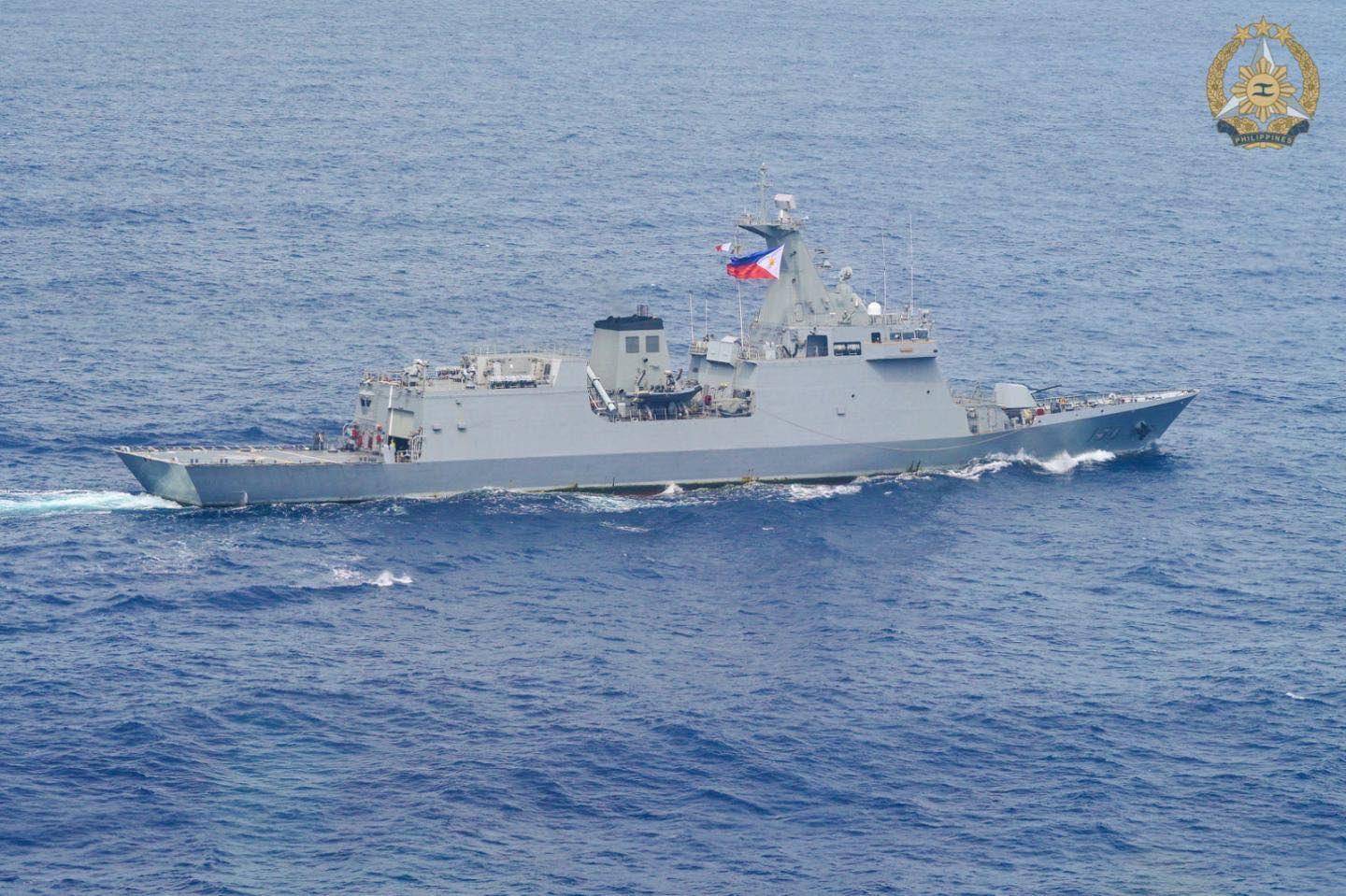 美军再度遭遇耻辱时刻:中国海军6艘战舰包围,815舰插入南海演习