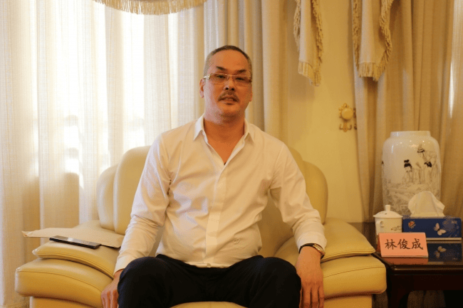 成都路桥95后美女董事长林晓晴的神秘父亲，终于曝光了？