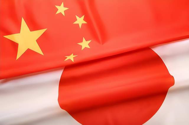 歼-15锁定F-15J距离被曝光，赤裸裸技术碾压，日专家终于清醒了
