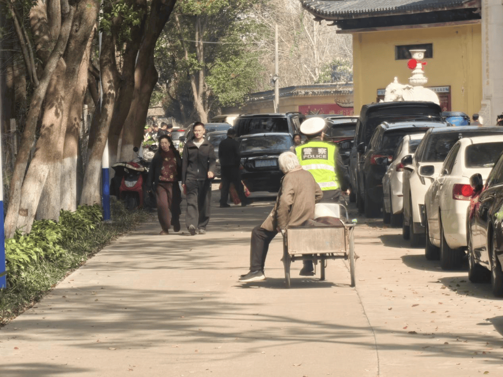 “这可能是最后一次来看你了”，常州九旬老人偷偷骑两个多小时三轮车祭扫亡夫